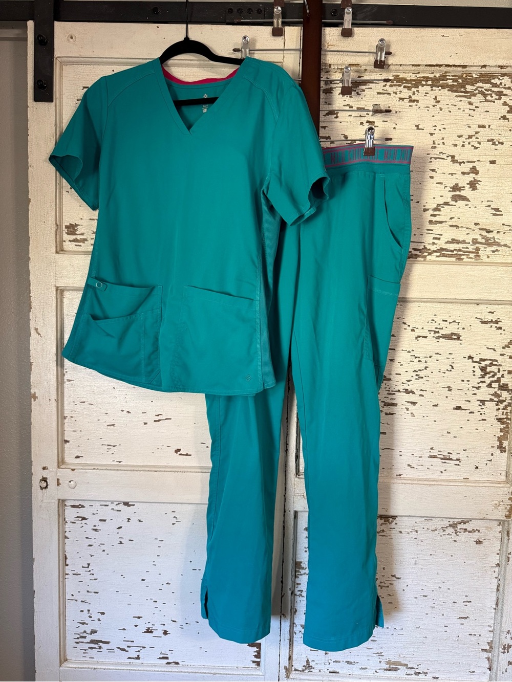 Med Couture Teal V-Neck Scrub Top and Pants size large